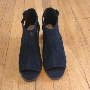 NWOT Women’s Jessica Simpson shoes, size 8.